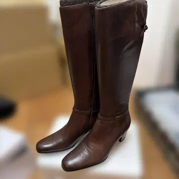 브라운 가죽 롱 부츠 벨트 디자인