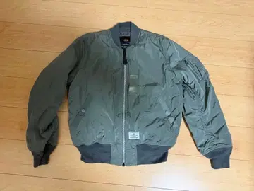 Alpha Industries MA-1 플라이트 자켓 카키