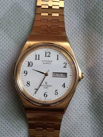 CITIZEN QUARTZ 골드 컬러 손목시계