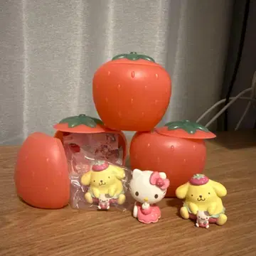 산리오 딸기 케이스 피규어 세트