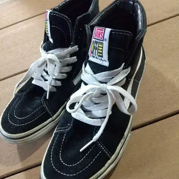 VANS Sk8-Hi 블랙 하이컷 스니커즈