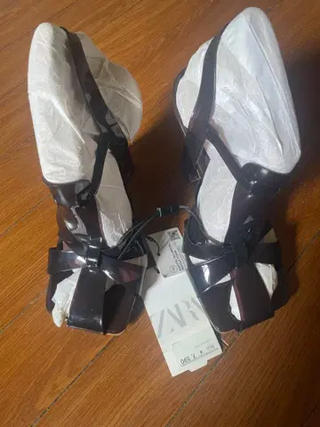 [ 미사용 새상품 ] ZARA 클리어 힐 샌들