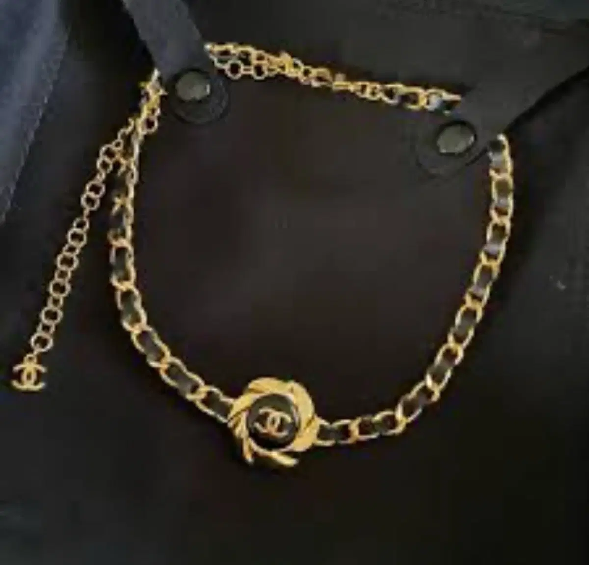 CHANEL 샤넬 양면 CC로고 팬던트 레더체인 네클리스