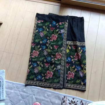 그랑피에 랩 스커트 빈티지 꽃무늬 자수 타이트 스커트 블랙
