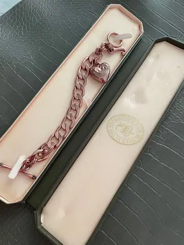 새상품 레어 juicy couture 핑크 하트 체인 팔찌