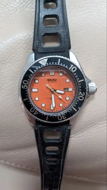 SEIKO QUARTZ 다이버 워치 오렌지 다이얼