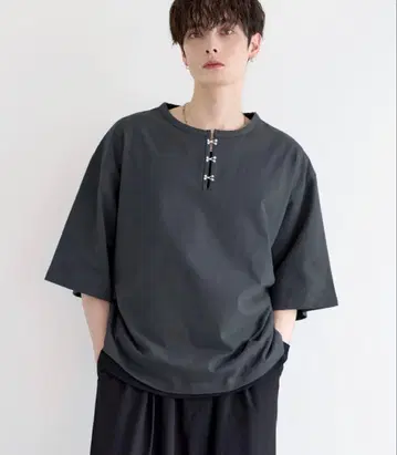 LILL 실버 파츠 헤비 웨이트 코튼 헨리넥 티셔츠