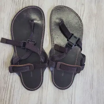 Hender Scheme 톤그 샌들 다크 브라운
