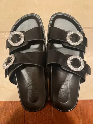 ZARA 비쥬 버클 플랫 샌들 블랙 36