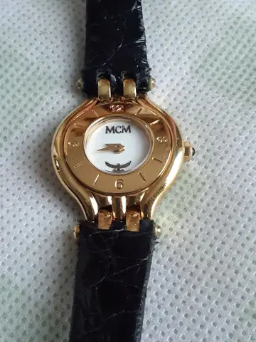 MCM 쿼츠 손목시계 골드 컬러 블랙 가죽 벨트
