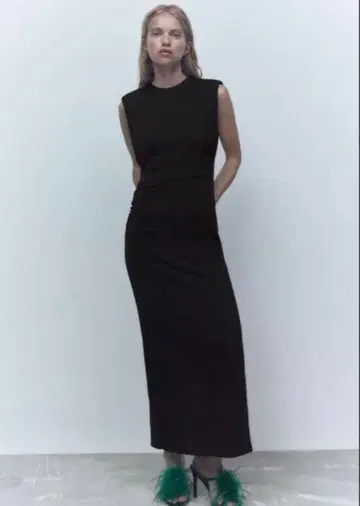 ZARA 슬리브리스 롱 원피스 숄더 패드