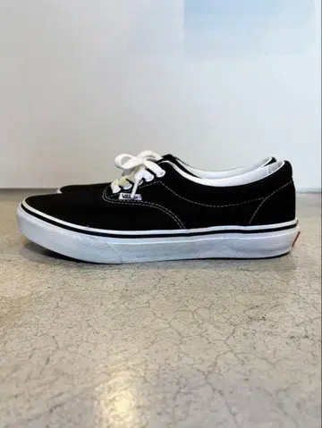 VANS Authentic 블랙 화이트 스니커즈