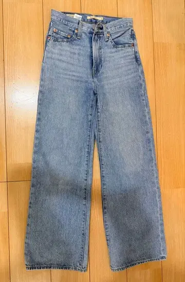 Levi's Premium Ribcage Wide Leg 24