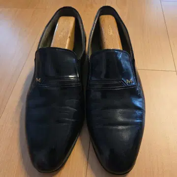 MORESCHI 블랙 가죽 슬립온 드레스 슈즈