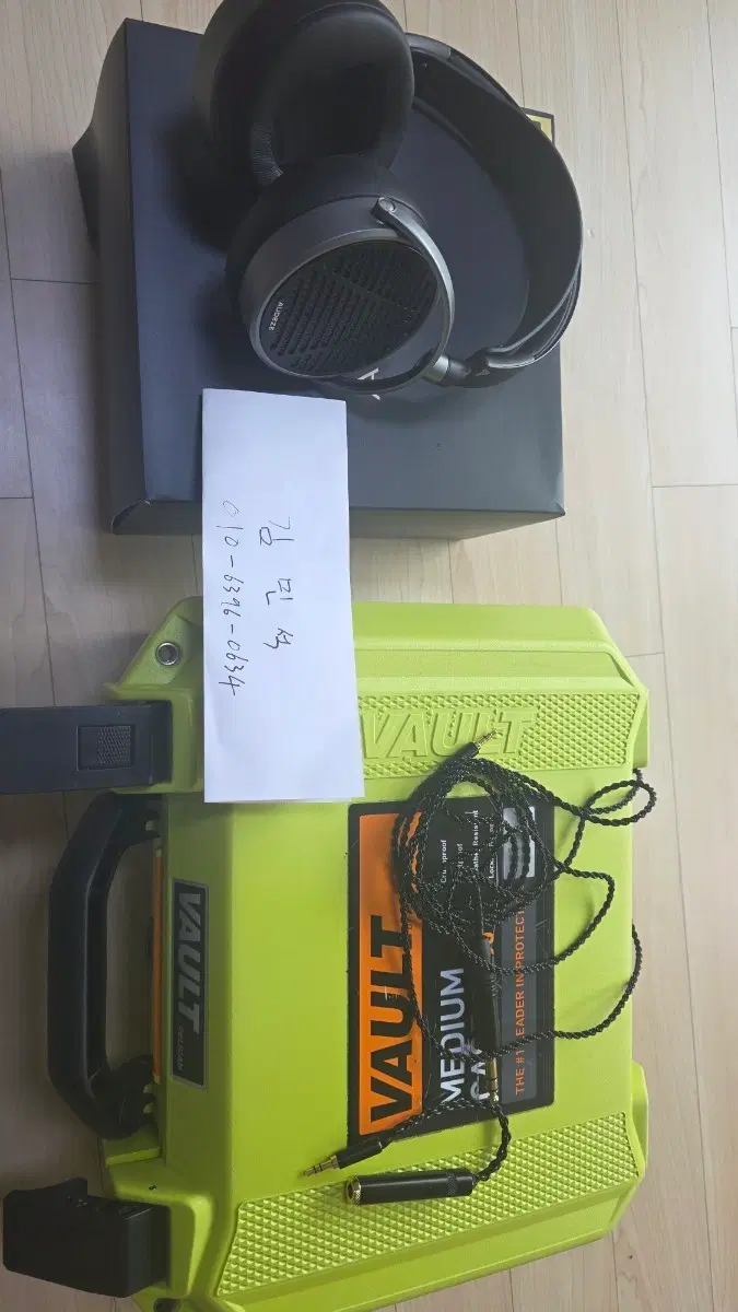 오디지 MM-100  헤드폰 + Vault 케이스