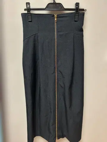 [ AND COUTURE ] M 센터 지퍼 I 라인 롱 스커트 블랙
