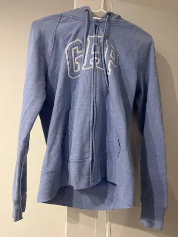 GAP 로고 자수 집업 후드티 라이트 블루