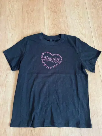 SKIMS WORN IN JERSEY T-SHIRT