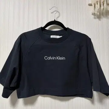 캘빈클라인 크롭 T셔츠