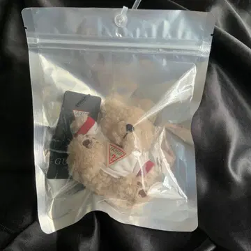 GUESS 곰 키링 현진