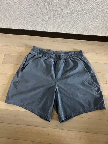 룰루레몬 남성용 숏팬츠 그레이