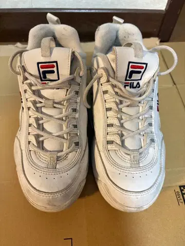 FILA 화이트 스니커즈