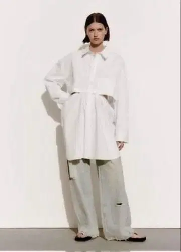 ZARA 화이트 코튼 셔츠 컷 아웃 디자인