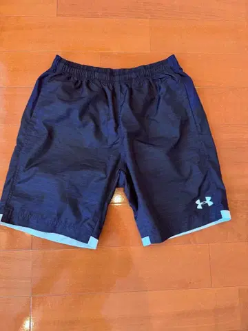 Under Armour 숏팬츠 네이비 사이즈 s/m