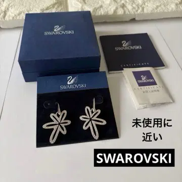 스와로브스키 플라워 모티브 귀걸이 실버