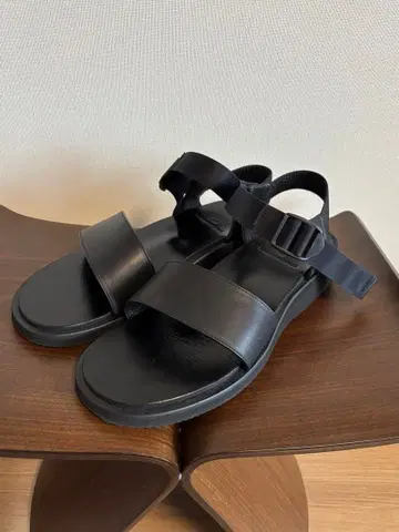 FOOTWORKS 가죽 샌들 스무스 레더