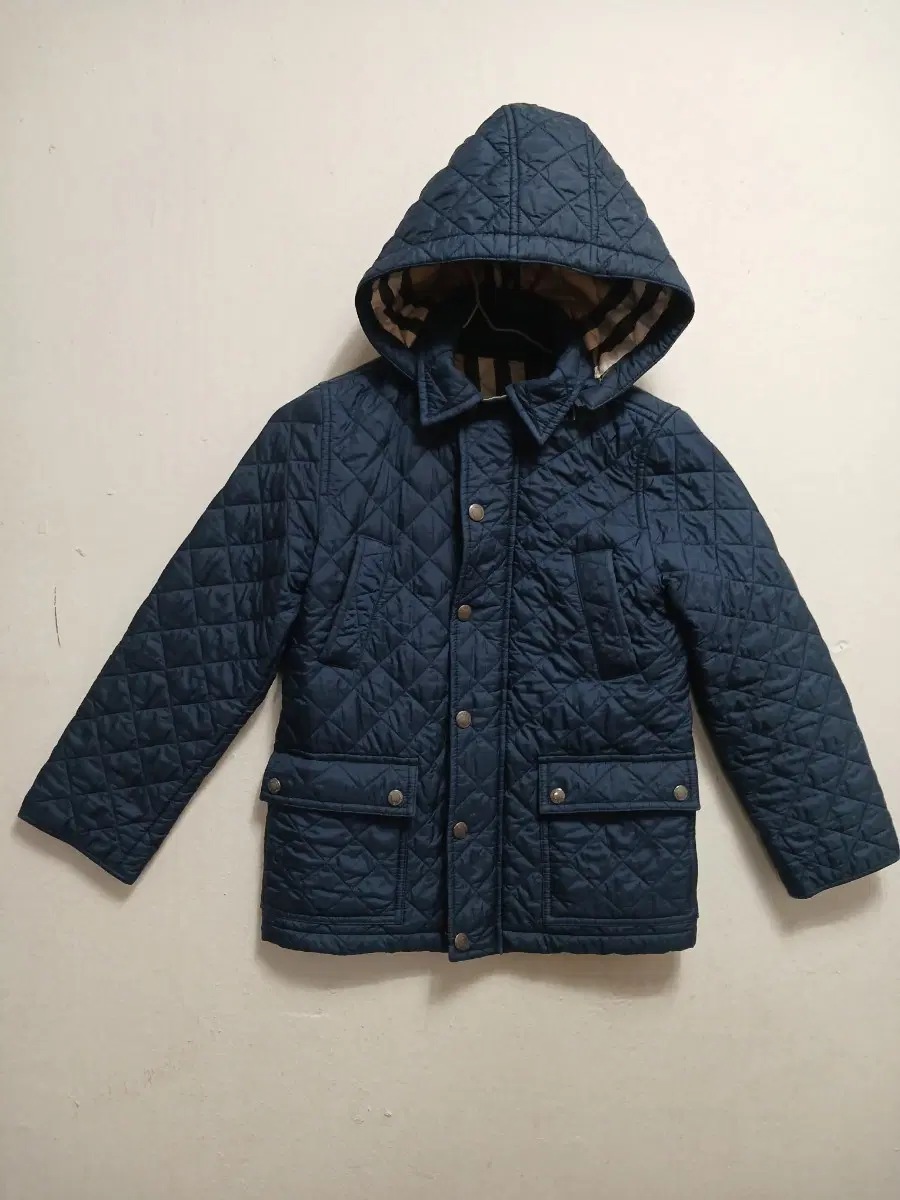 버버리 키즈 퀼팅자켓 아동 점퍼 사이즈 8y 128cm