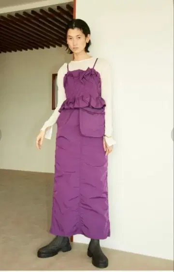 셋업 emmi atelier 나일론 스트레이트 실루엣 스커트 뷔스티에