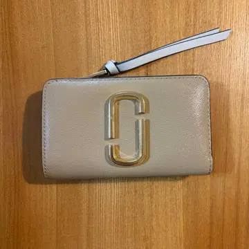MARC JACOBS 이단 접이식 지갑 베이지