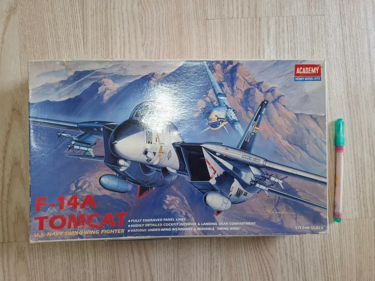 아카데미 F-14A 톰캣 1/72 스케일 모형 키트
