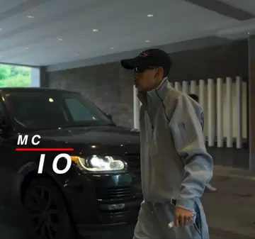 [ IO착용 ] marmot capital stitch sweat 블랙