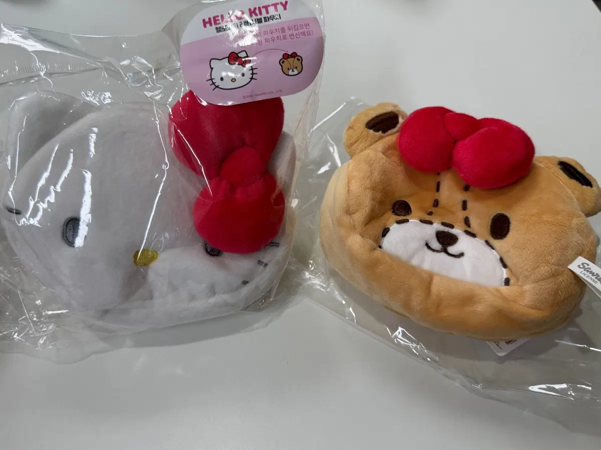 미개봉새상품 한국정품 산리오 키티 타이니참 리버시블 파우치