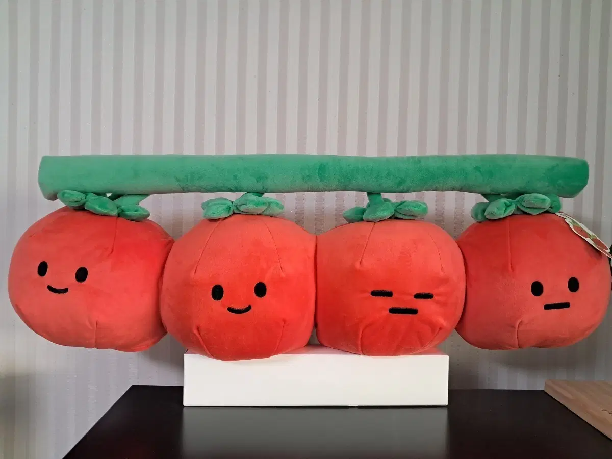 줄줄이 토마토 대형 인형 쿠션 새상품