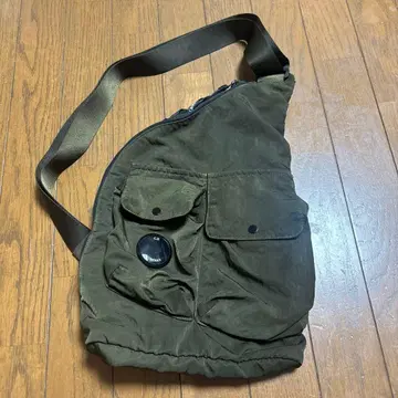 CP COMPANY 씨피 컴퍼니 숄더백