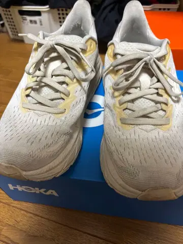HOKA 러닝화 클리프톤8