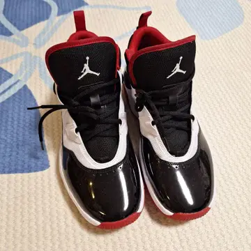 Jordan 스니커즈 블랙 화이트 레드