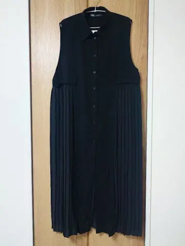 택 포함 새상품 ZARA 슬리브리스 원피스 LL 블랙 약간 하자품