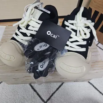 Ocai 스니커즈 블랙 화이트