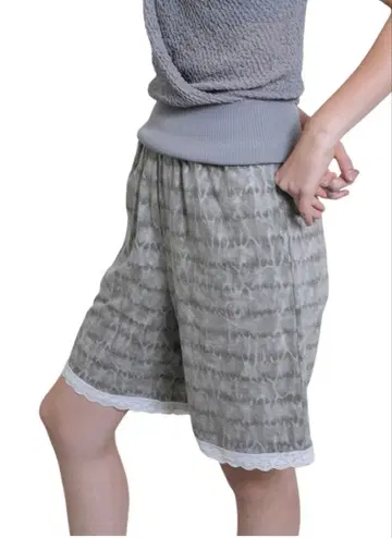PERVERZE Lace-trim Loose Slip Shorts