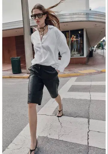 이번 시즌 신상 완판템 ZARA 롱 인조 가죽 버뮤다 팬츠 블랙
