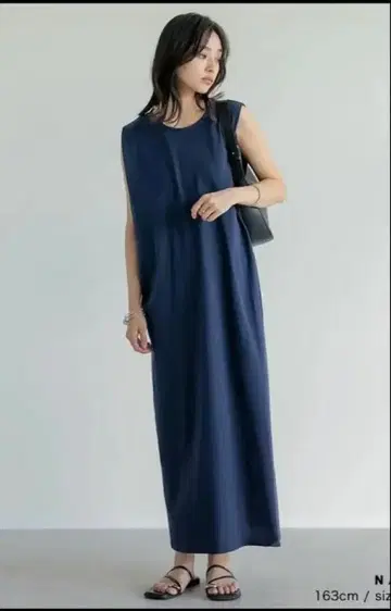Re:EDIT Box tuck dress 슬리브리스 원피스