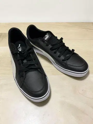 PUMA 로우컷 스니커즈 블랙 화이트 28cm