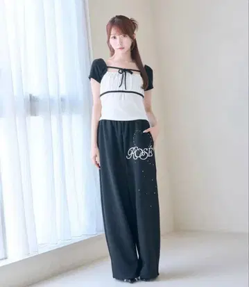 Logo with rhinestone summer pants 로제뮤즈