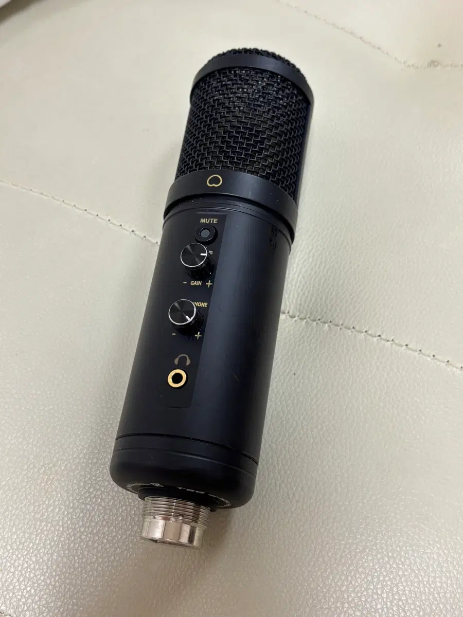 CM200U