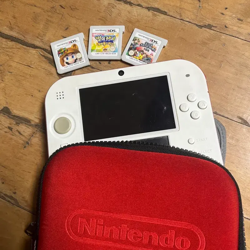 닌텐도 3DS 화이트 + 게임팩 3개 + 케이스
