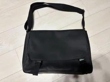 LACOSTE 라코스테 메신저 백 블랙